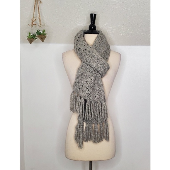 Ann Taylor Accessories - Ann Taylor Cable Knit Scarf